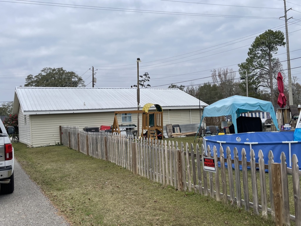 103 Radio Street fenced yard