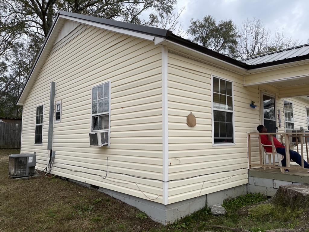 104A Forehand Street porch side view