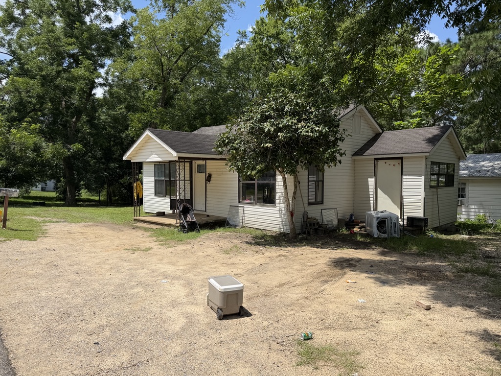 107 Forehand Street yard and front view